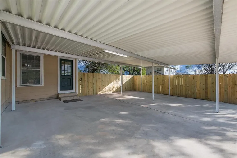 403 Avenue Clifton, TX 76634