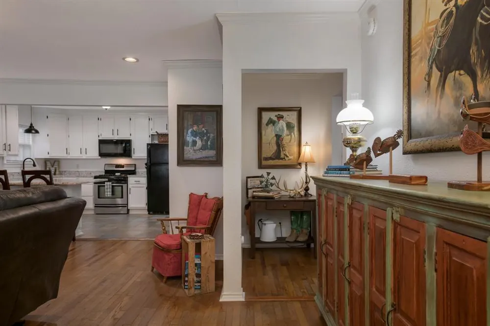 403 Avenue Clifton, TX 76634