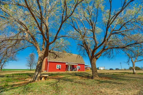 1548 S Interstate 27/US Highway 87