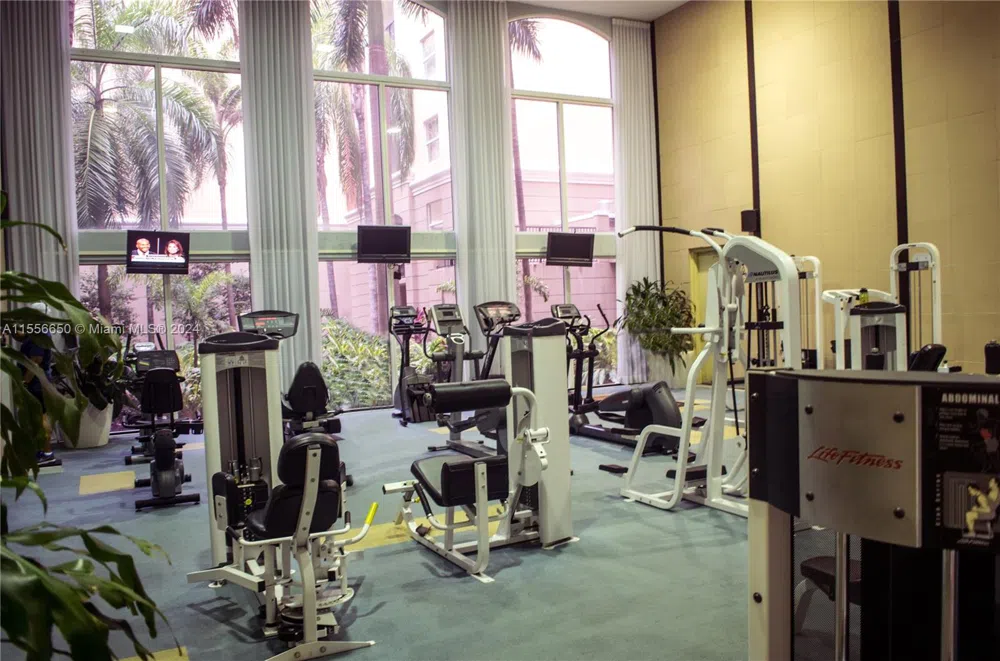 17100 Bay Rd #1402 Sunny Isles Beach, FL 33160
