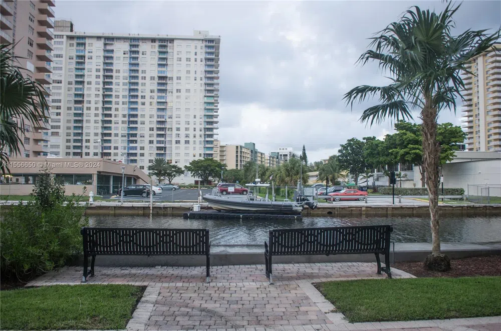 17100 Bay Rd #1402 Sunny Isles Beach, FL 33160