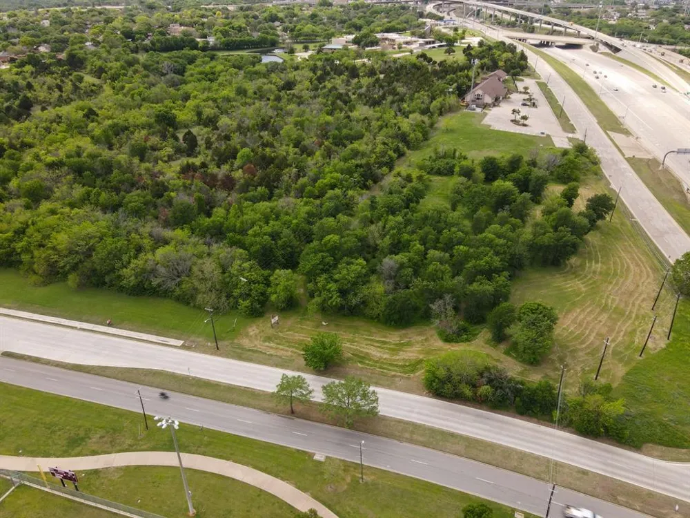 2200 Carrier Parkway Grand Prairie, TX 75050
