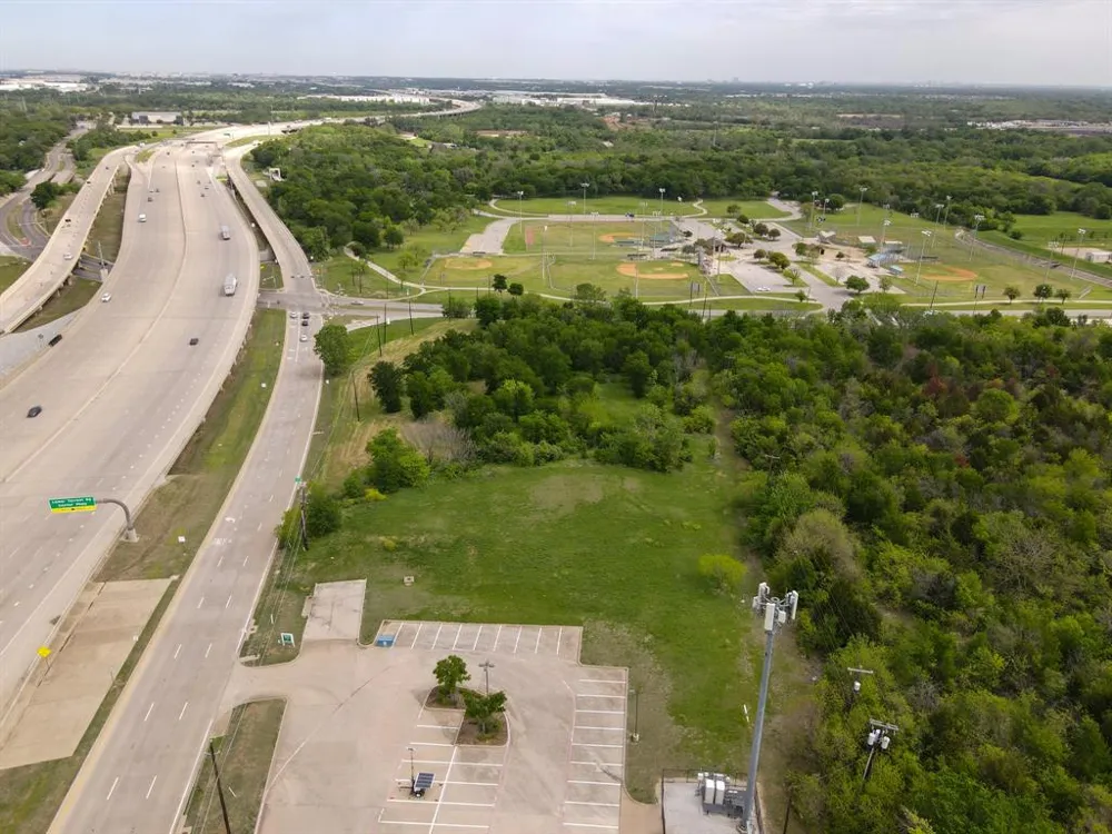 2200 Carrier Parkway Grand Prairie, TX 75050