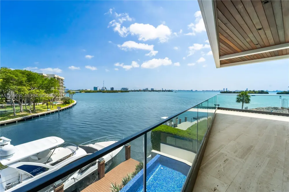 1133 Belle Meade Island Dr Miami, FL 33138
