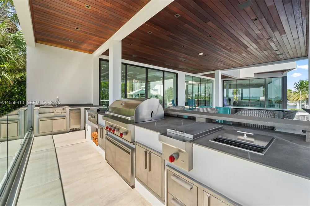 1133 Belle Meade Island Dr Miami, FL 33138