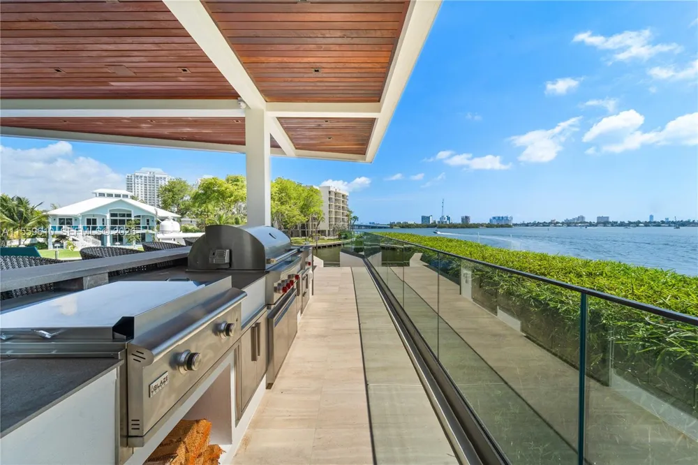 1133 Belle Meade Island Dr Miami, FL 33138