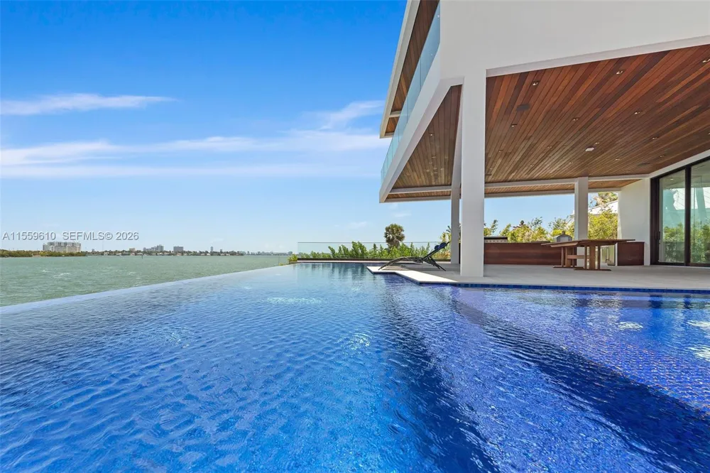 1133 Belle Meade Island Dr Miami, FL 33138