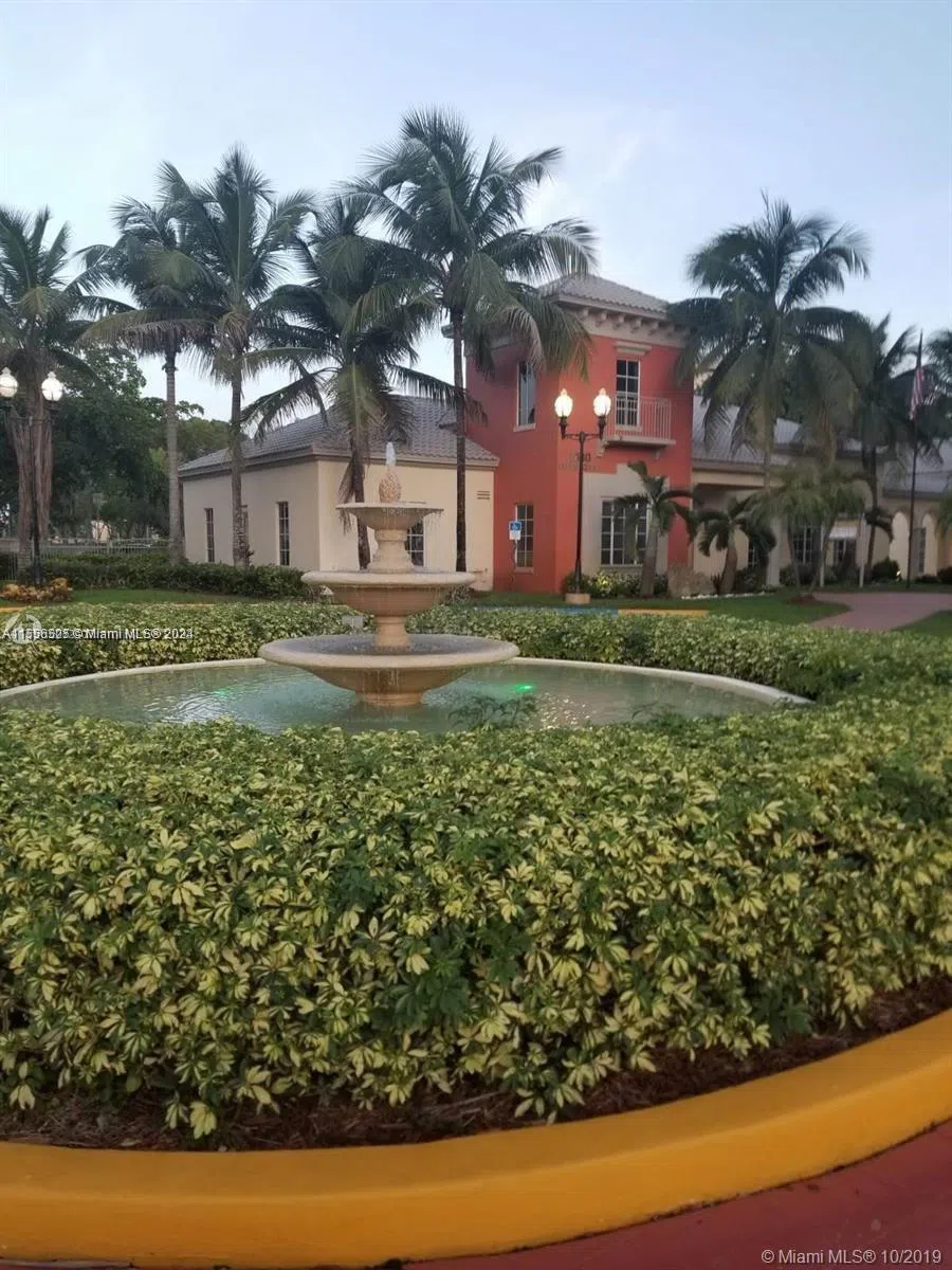 8255 Lake Dr #204 Doral, FL 33166