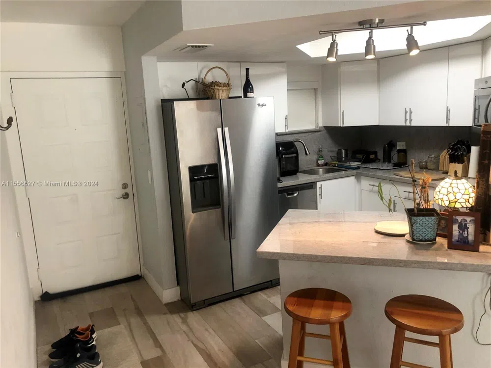 8255 Lake Dr #204 Doral, FL 33166
