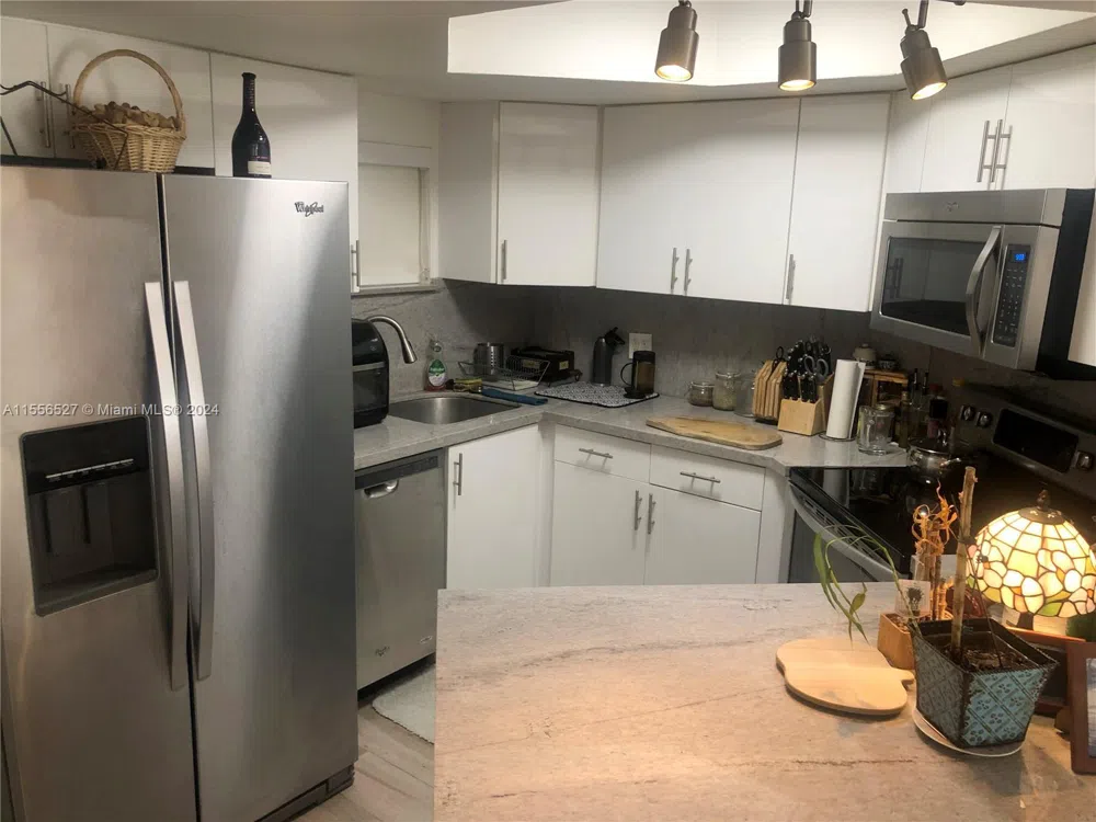 8255 Lake Dr #204 Doral, FL 33166