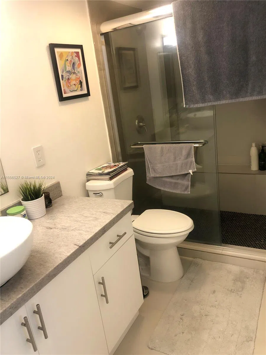 8255 Lake Dr #204 Doral, FL 33166