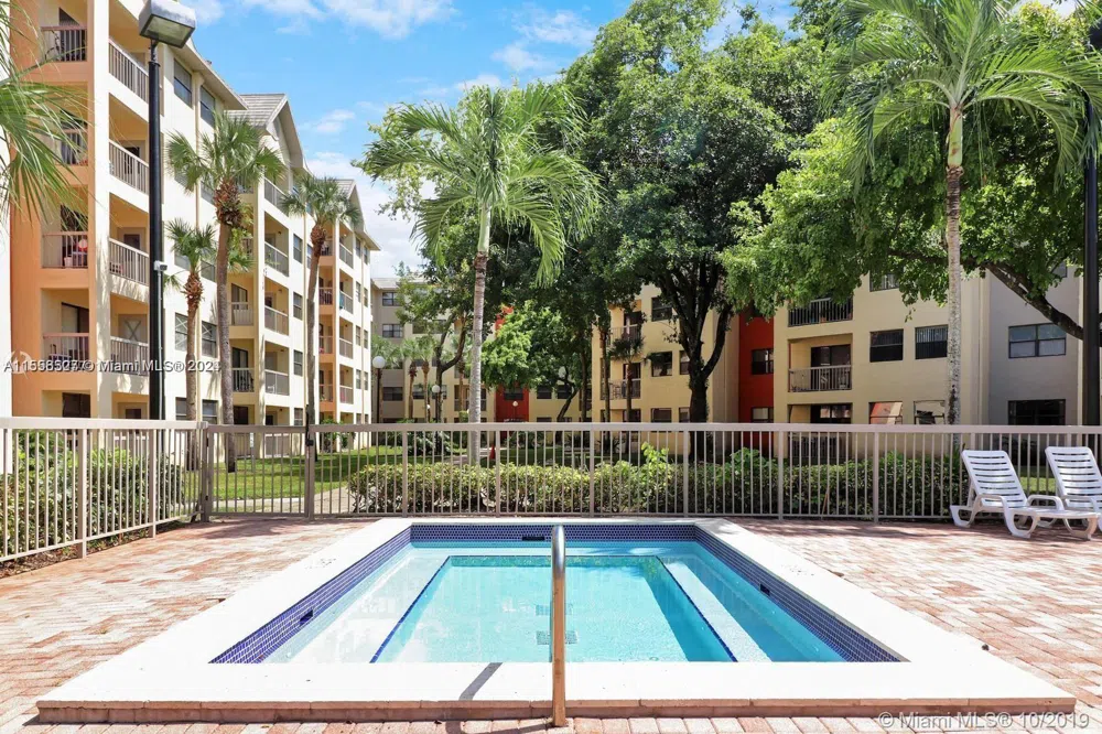 8255 Lake Dr #204 Doral, FL 33166