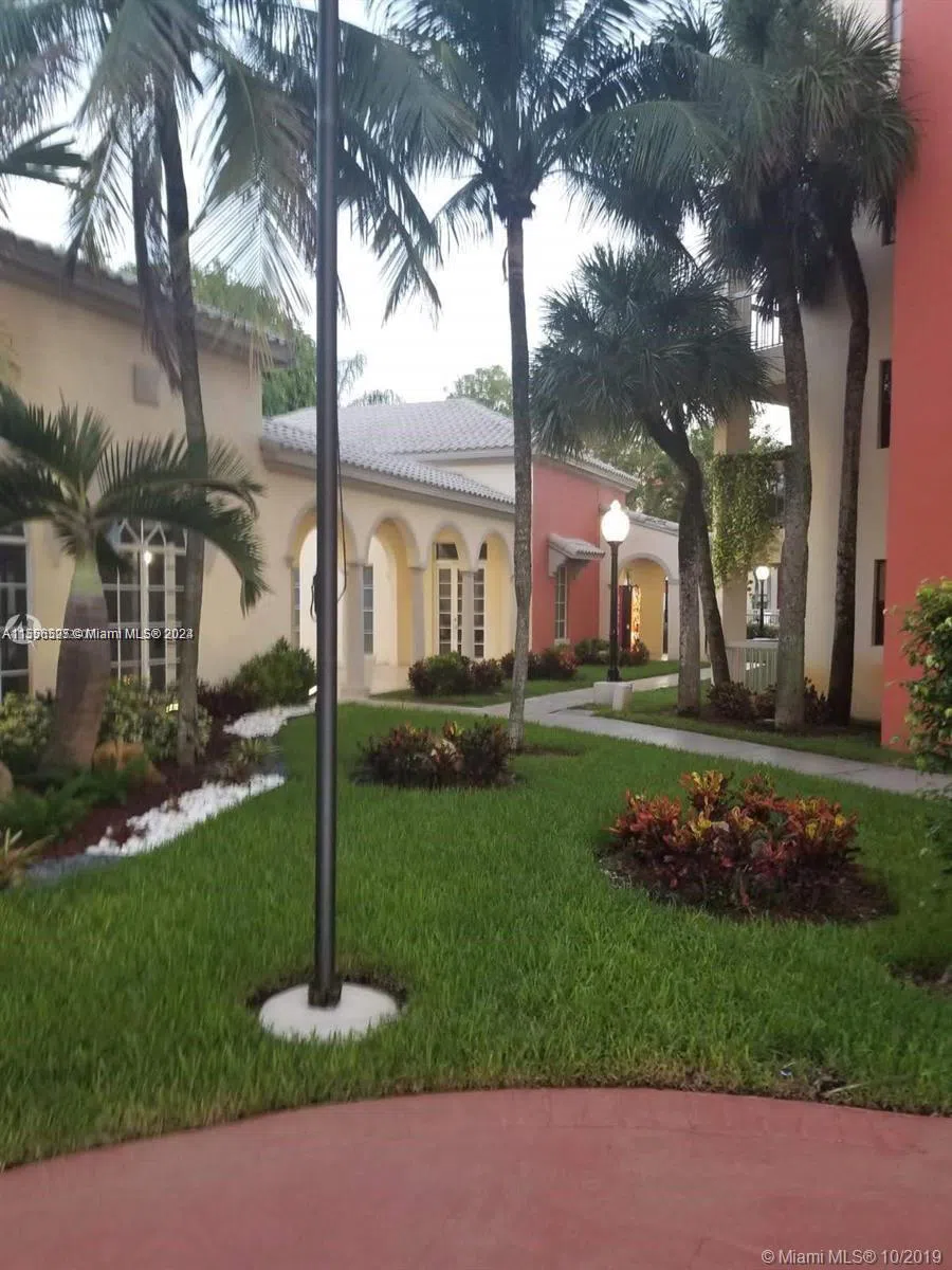8255 Lake Dr #204 Doral, FL 33166