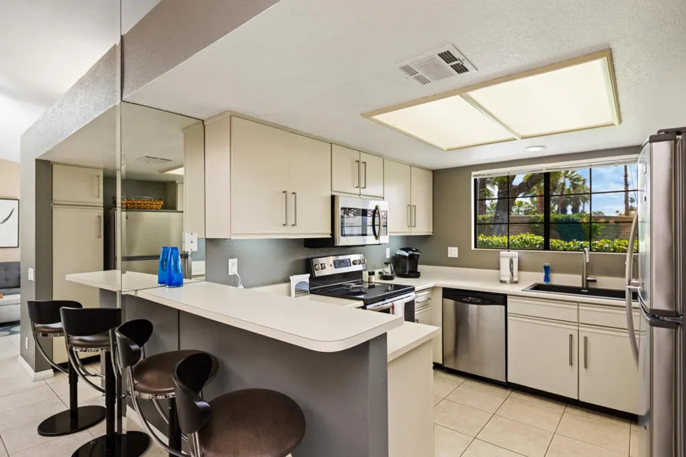 500 S Farrell Drive #H49 Palm Springs, CA 92264