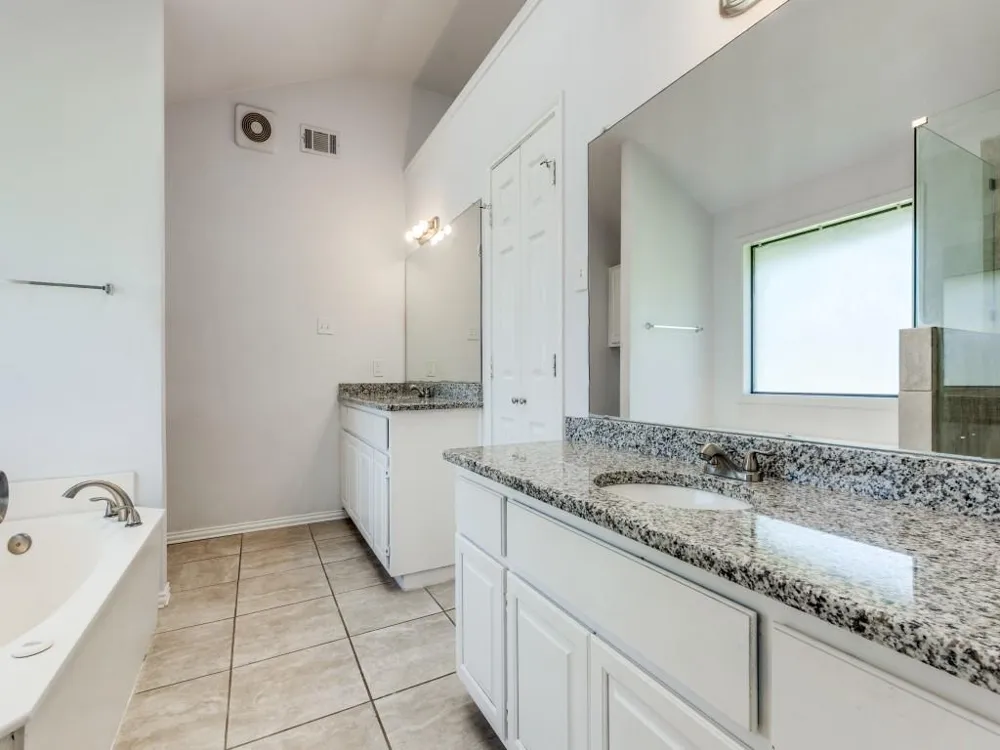 2603 Lake Ridge Road Glenn Heights, TX 75154