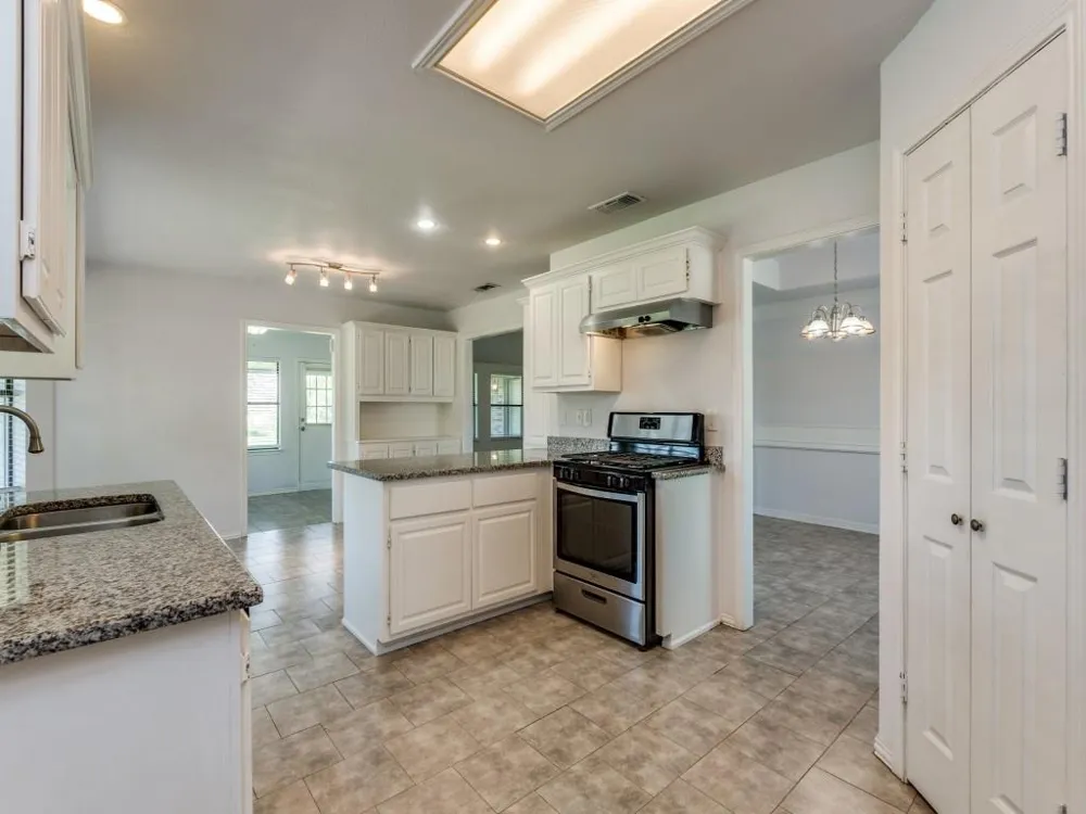 2603 Lake Ridge Road Glenn Heights, TX 75154