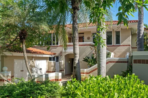 32 GREEN VILLAS DRIVE #32