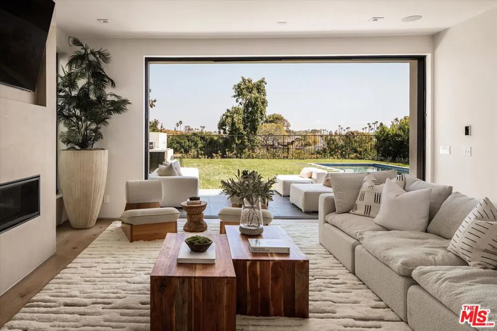 15305 De Pauw Street Pacific Palisades, CA 90272
