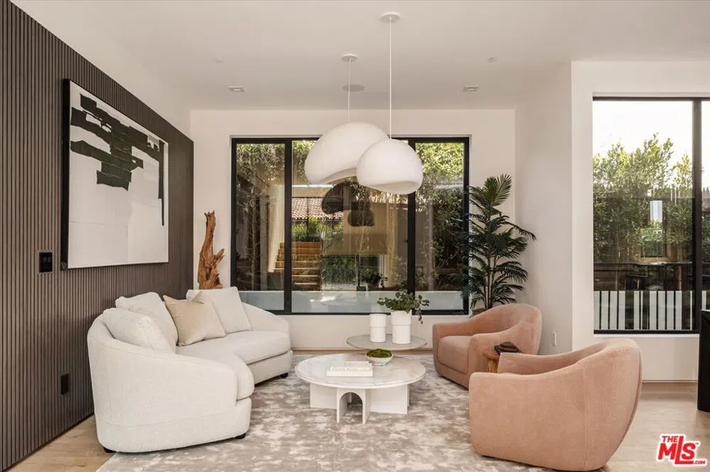 15305 De Pauw Street Pacific Palisades, CA 90272
