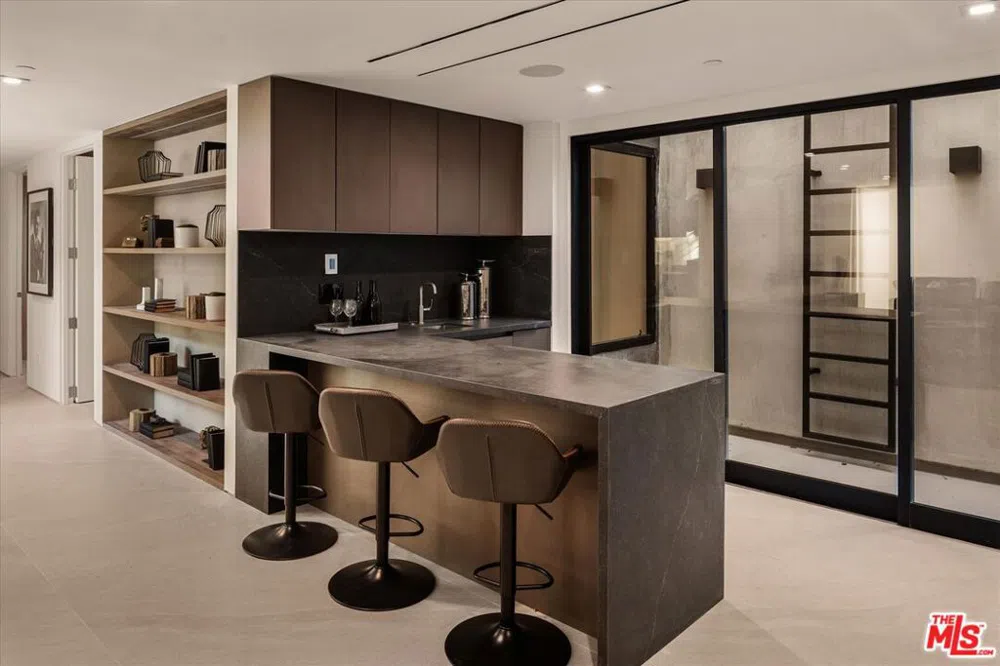 15305 De Pauw Street Pacific Palisades, CA 90272