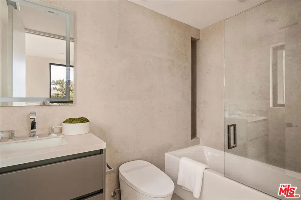 15305 De Pauw Street Pacific Palisades, CA 90272