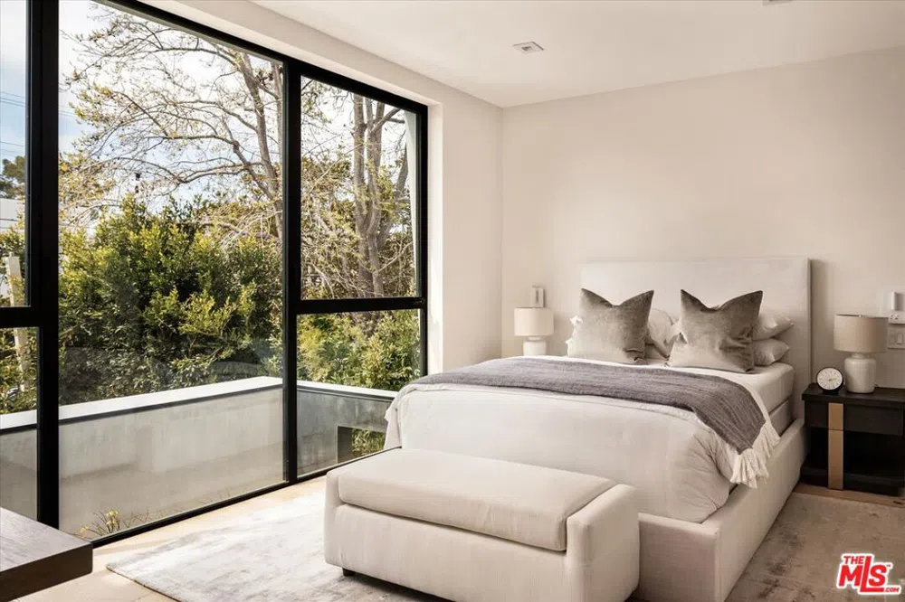 15305 De Pauw Street Pacific Palisades, CA 90272