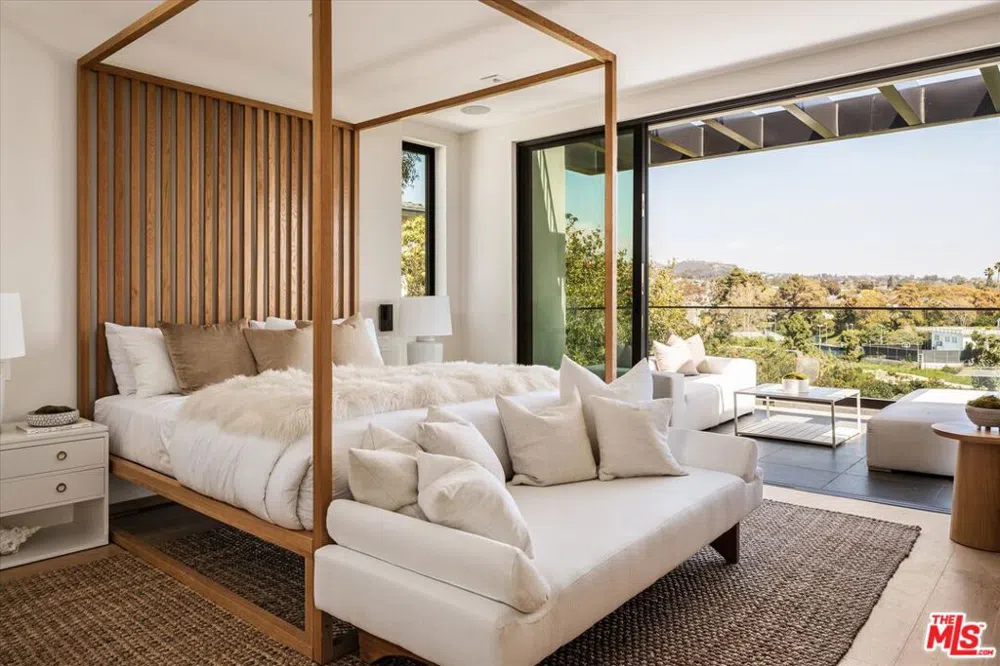 15305 De Pauw Street Pacific Palisades, CA 90272
