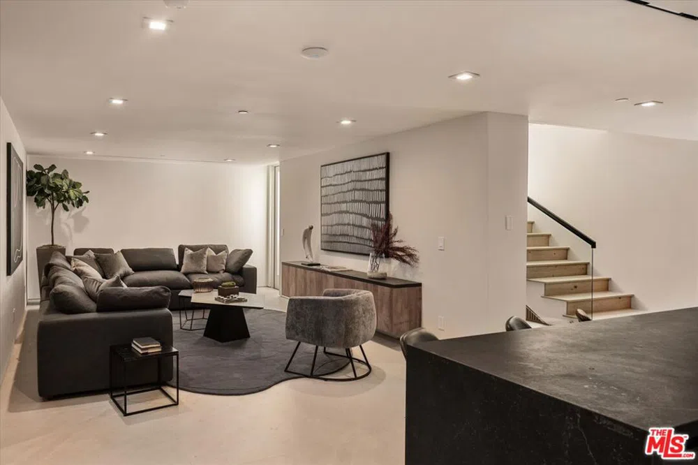 15305 De Pauw Street Pacific Palisades, CA 90272