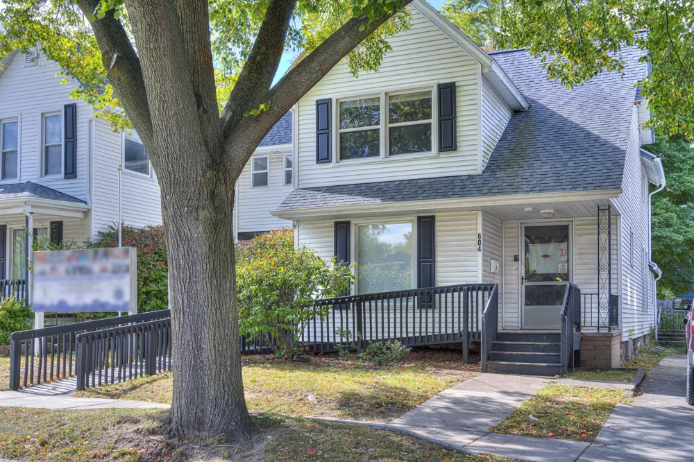 604 Greenwood Place Jackson, MI 49203