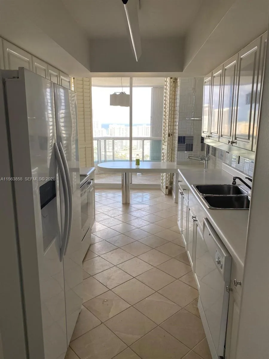 21205 Yacht Club Dr #PH09 Aventura, FL 33180