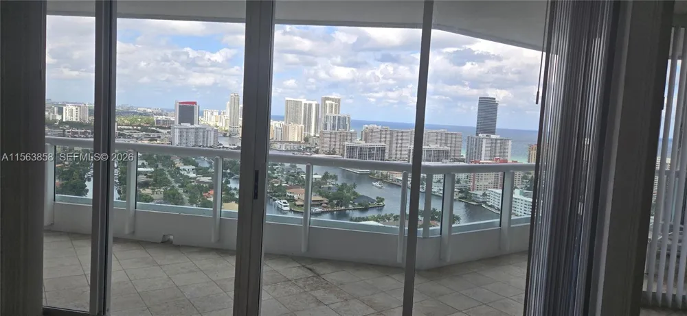21205 Yacht Club Dr #PH09 Aventura, FL 33180