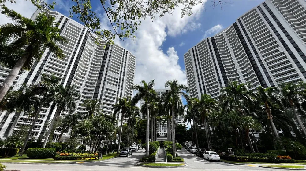 21205 Yacht Club Dr #PH09 Aventura, FL 33180