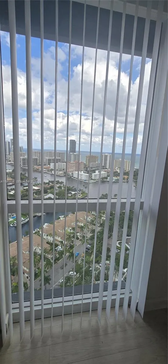 21205 Yacht Club Dr #PH09 Aventura, FL 33180