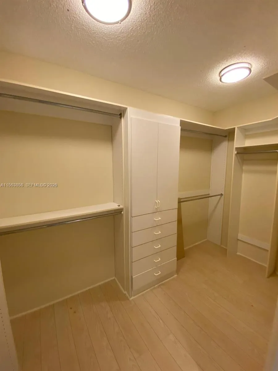 21205 Yacht Club Dr #PH09 Aventura, FL 33180