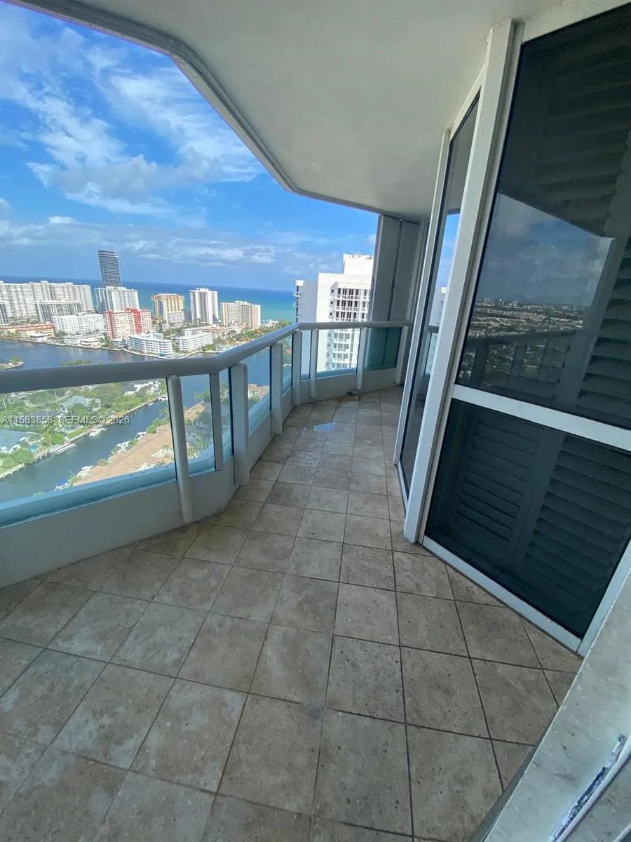 21205 Yacht Club Dr #PH09 Aventura, FL 33180