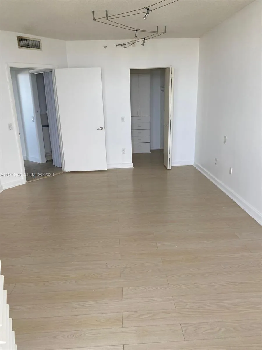 21205 Yacht Club Dr #PH09 Aventura, FL 33180