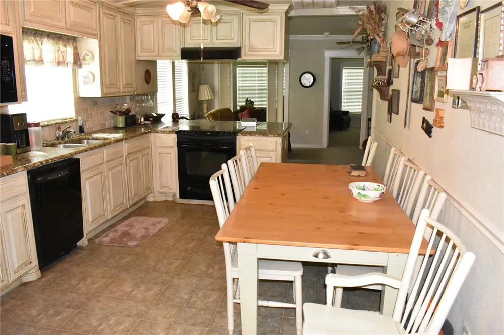 3094 Fm 428 W Aubrey, TX 76227