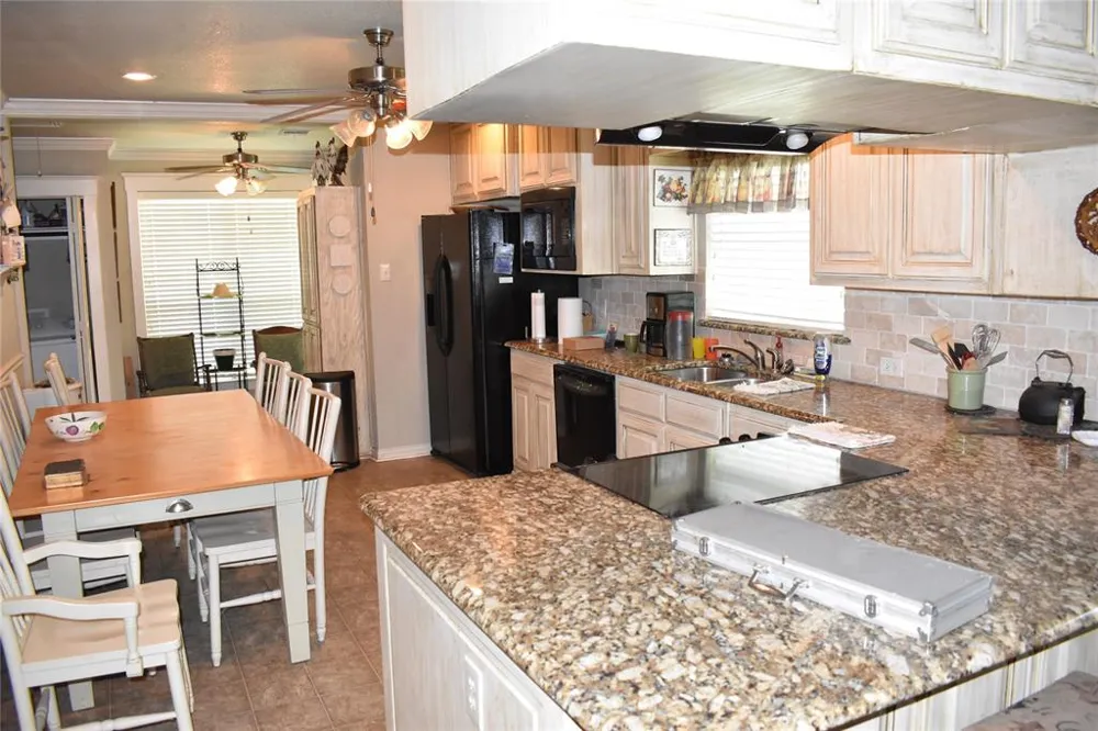 3094 Fm 428 W Aubrey, TX 76227