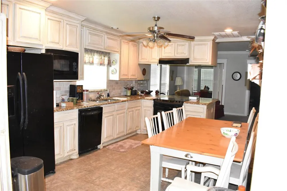 3094 Fm 428 W Aubrey, TX 76227