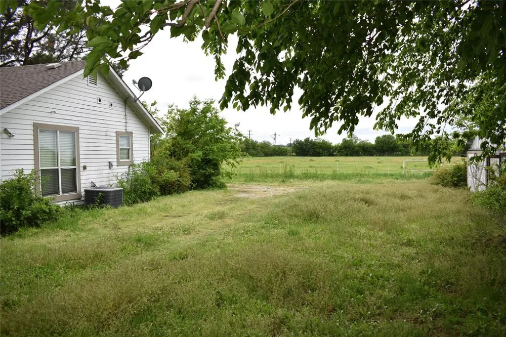 3094 Fm 428 W Aubrey, TX 76227