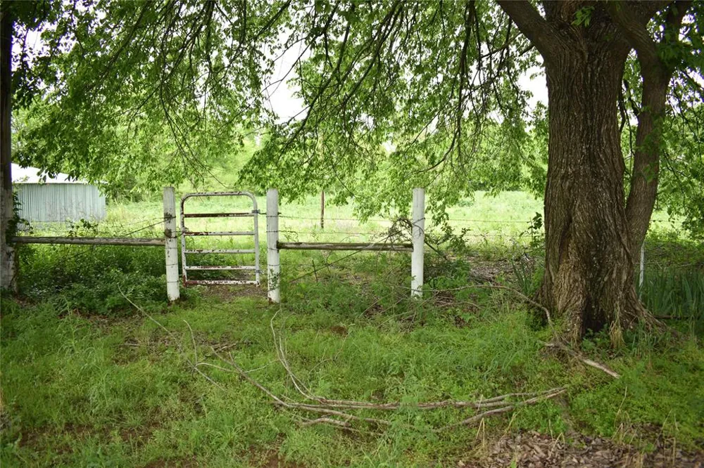 3094 Fm 428 W Aubrey, TX 76227