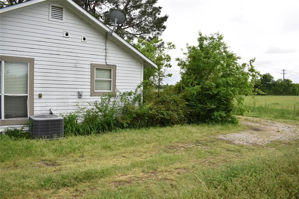 3094 Fm 428 W Aubrey, TX 76227
