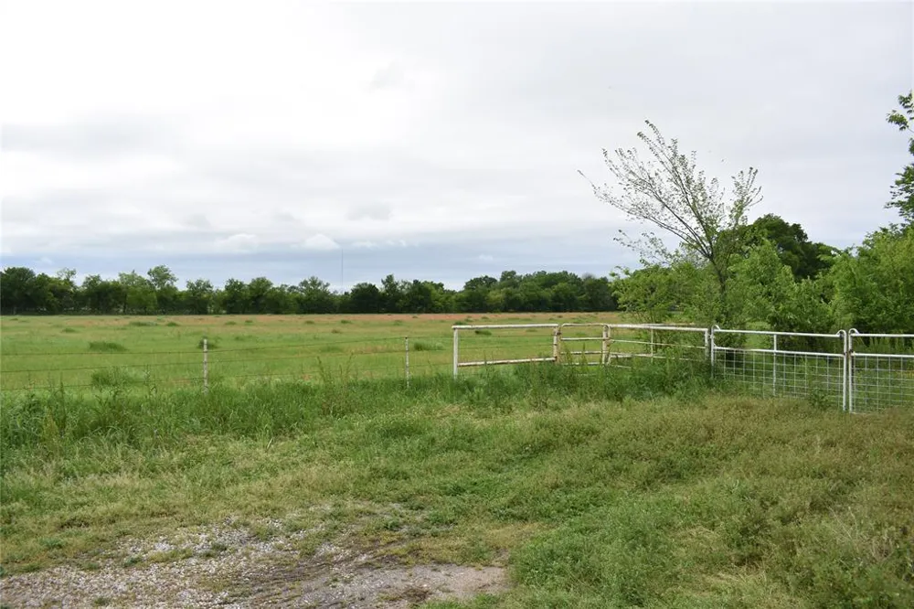 3094 Fm 428 W Aubrey, TX 76227