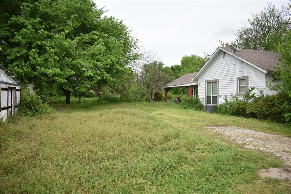 3094 Fm 428 W Aubrey, TX 76227
