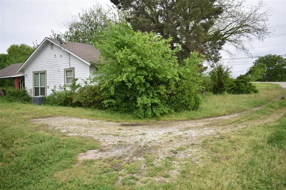 3094 Fm 428 W Aubrey, TX 76227