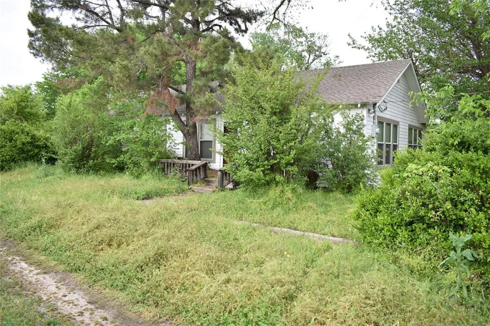3094 Fm 428 W Aubrey, TX 76227