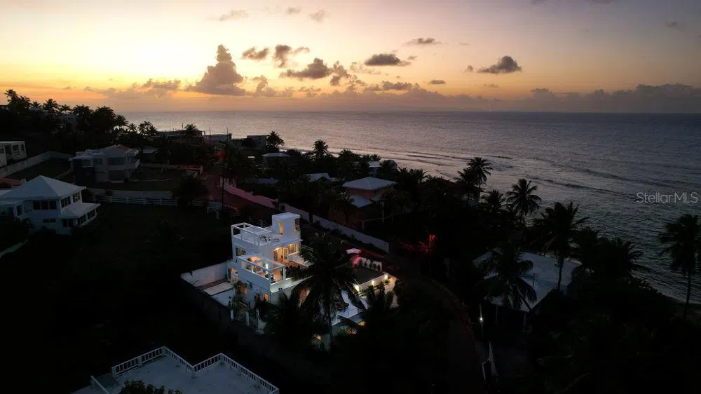 296 BRAVOS DE BOSTON Vieques, PR 00765