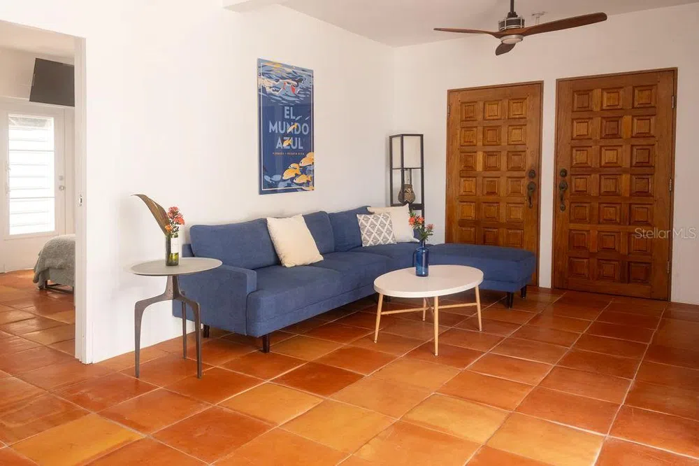 296 BRAVOS DE BOSTON Vieques, PR 00765