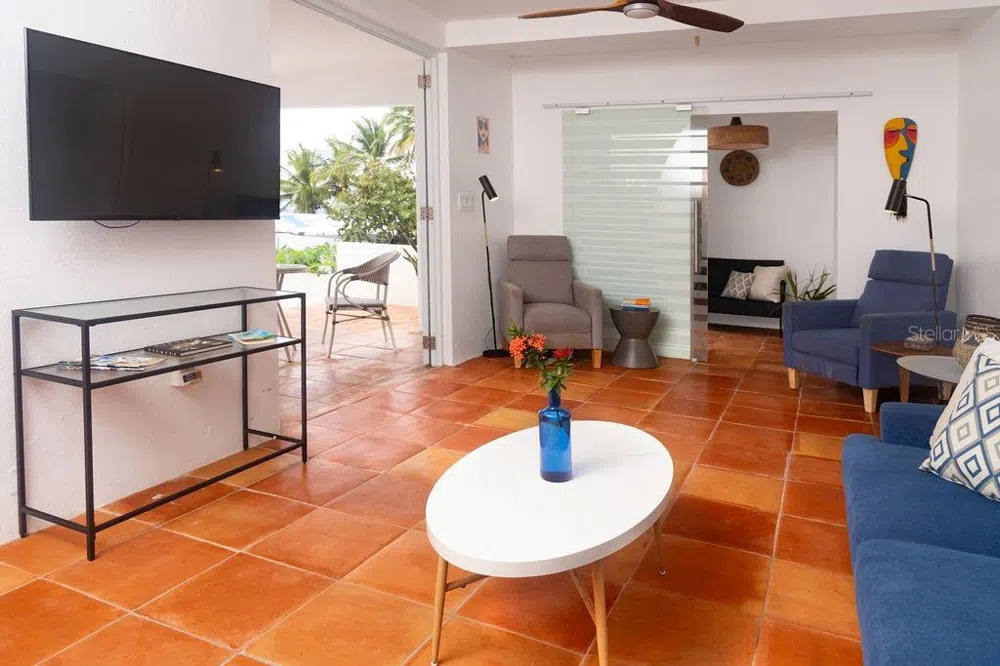 296 BRAVOS DE BOSTON Vieques, PR 00765