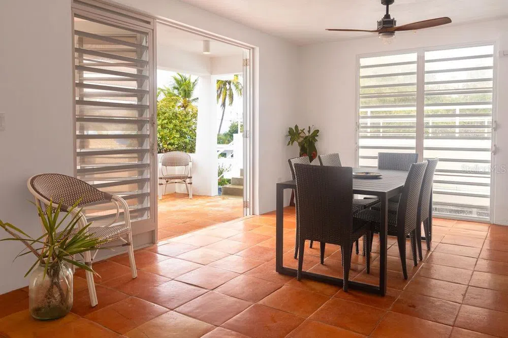 296 BRAVOS DE BOSTON Vieques, PR 00765